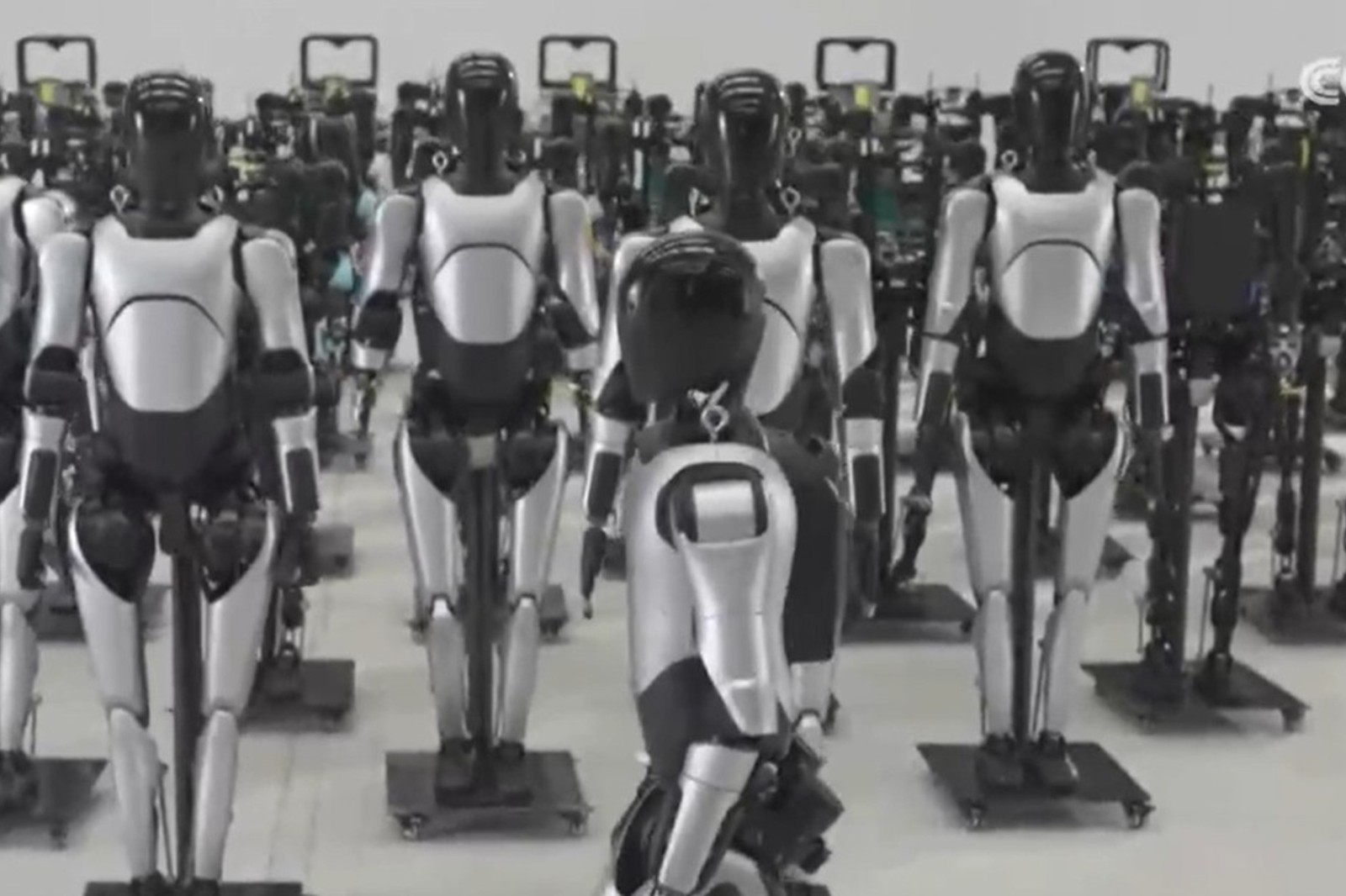 央视报道！揭秘米兰网站机器人量产超级工厂